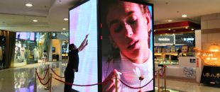    - “預算5萬 vs 10萬：中小企業(yè)會議室LED平板配置方案紅黑榜”